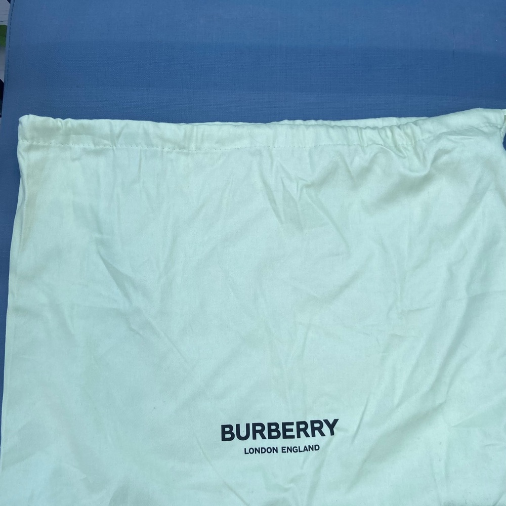 Burberry Hampshire Bag - Picture 15 of 15